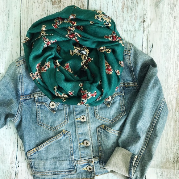GREEN CROSS INFINITY SCARF - Picture 1 of 5
